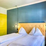 Bed and Breakfast Boutique House Happyellow