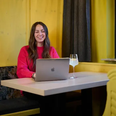 Bed & Breakfast Boutique House Happyellow Saalbach-Hinterglemm