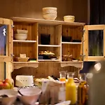 Alojamento de Acomodação e Pequeno-almoço Boutique House Happyellow 3*