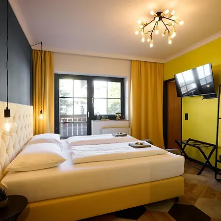 Boutique House Happyellow Bed & Breakfast 4*