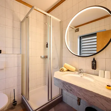 Boutique House Happyellow Bed & Breakfast 4*