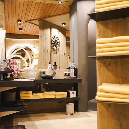 Bed & Breakfast Boutique House Happyellow Saalbach-Hinterglemm