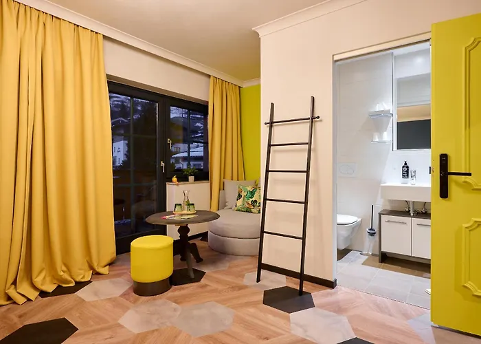 Boutique House Happyellow 3*